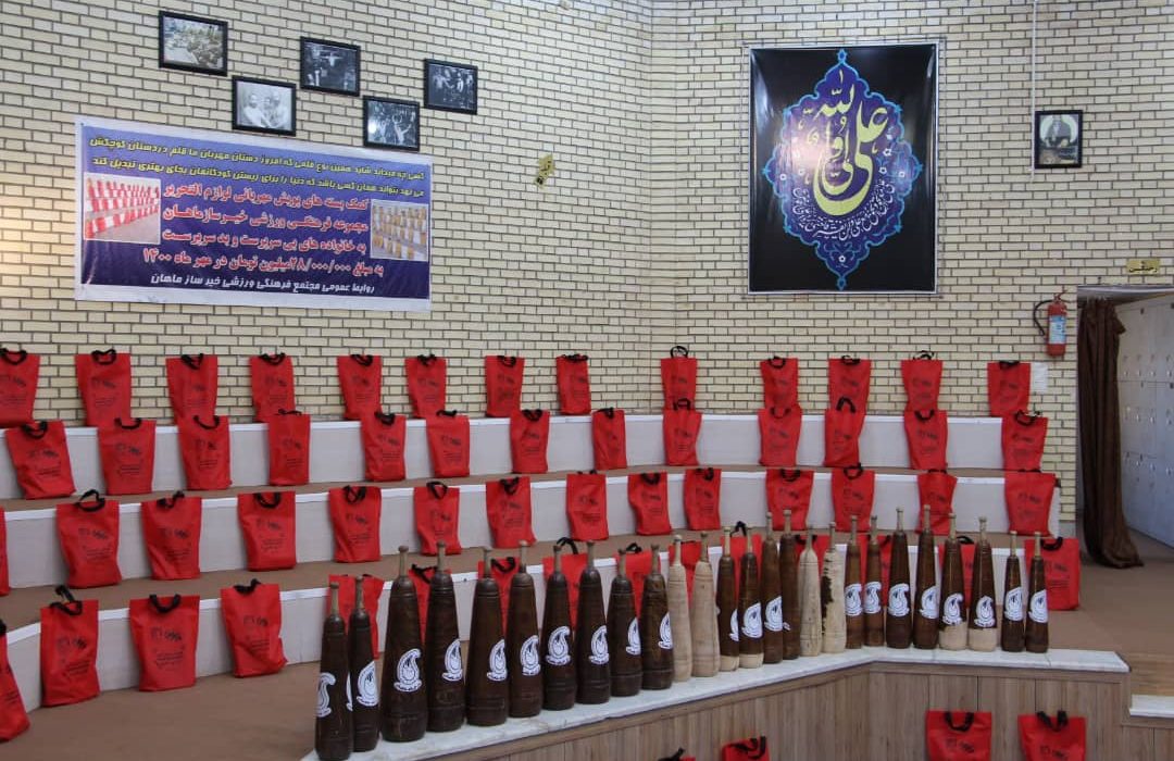اهدای ۲۲۸ بسته لوازم التحریر توسط خیر نیکوکار شیرازی در آغاز هفته دفاع مقدس
