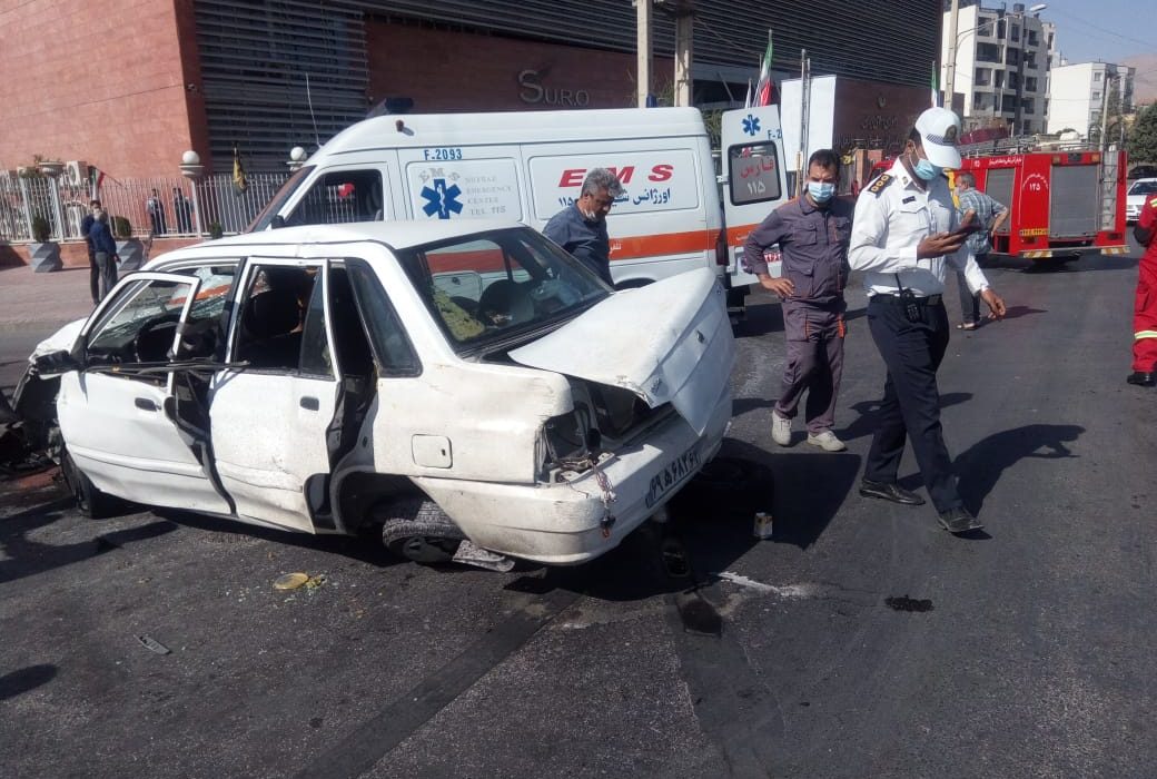 تصادف خودرو سواری در خیابان ساحلی شیراز