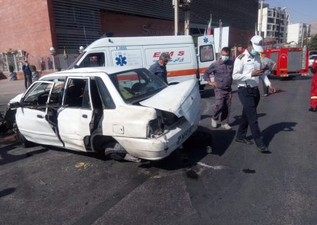 تصادف خودرو سواری در خیابان ساحلی شیراز