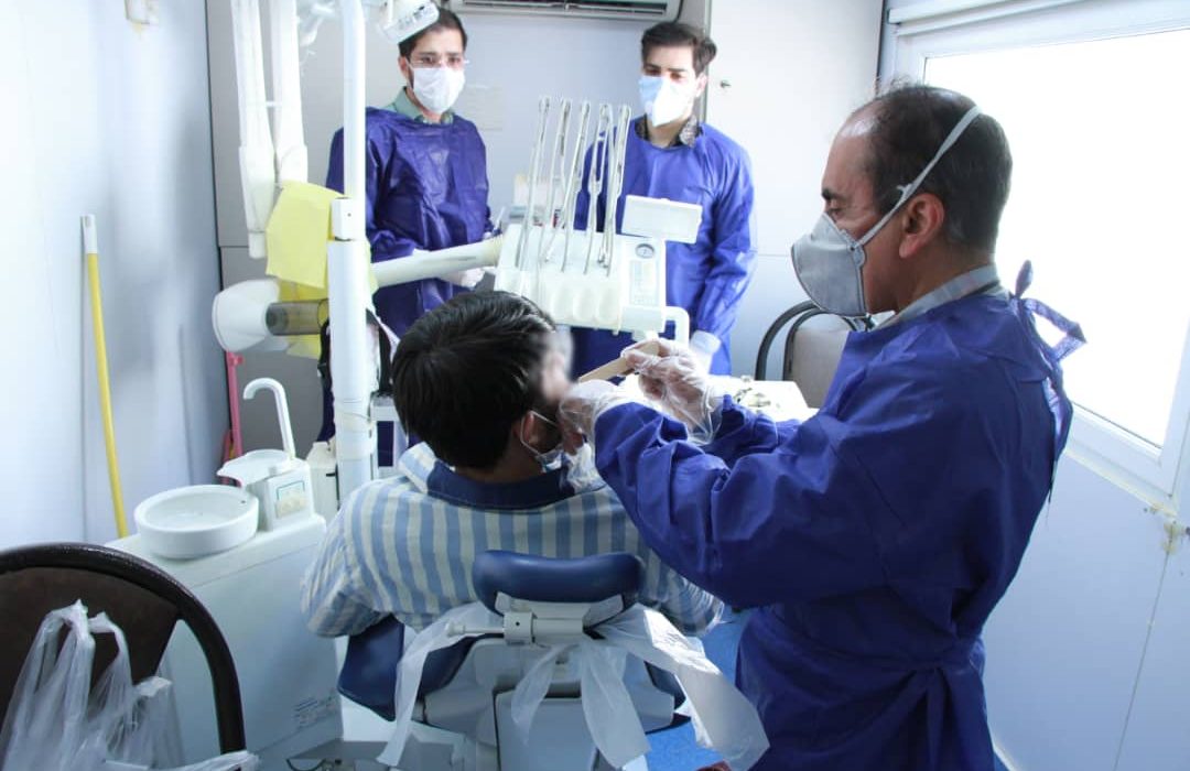 ارائه مشاوره حقوقی و خدمات دندانپزشکی  رایگان  به زندانیان زندان مرکزی شیراز