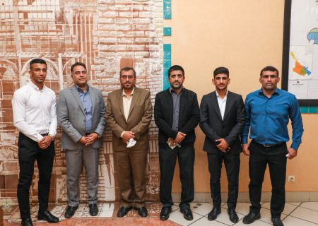 نشست صمیمانه شهردار شیراز با رئیس فدراسیون کشتی و جمعی از قهرمانان بین المللی کشتی شیراز