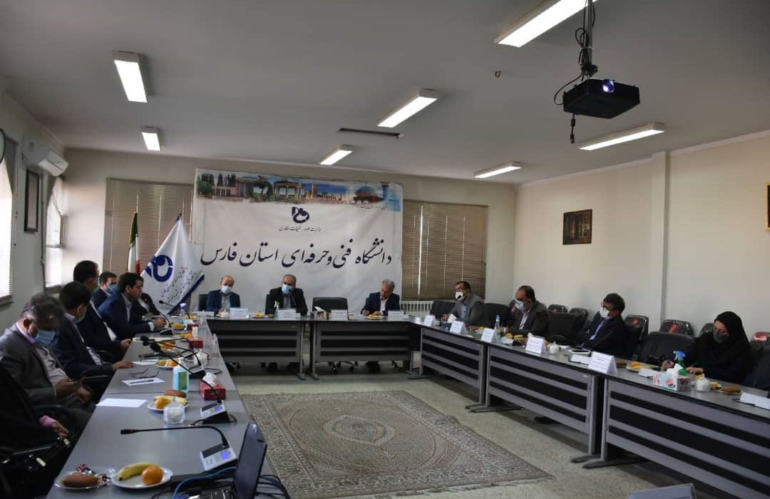 نشست هم اندیشی اجرای آموزش های دوگانه در بنگاه های اقتصادی فارس برگزار شد