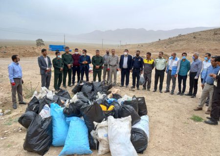 پویش مسیر سبز-ایران پاک با پاکسازی طبیعت درودزن درشهرستان مرودشت در هفته زمین پاک