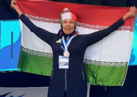 بانوی شیرازی بر سکوی سوم مسابقات دو و میدانی پیشکسوتان قهرمانی جهان ایستاد