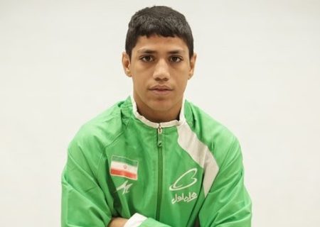 مدال نقره کشتی فرنگی جهان بر گردن ورزشکار شیرازی