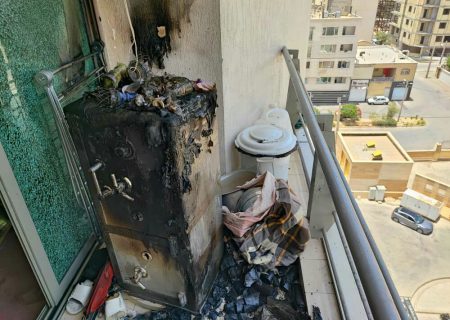 شعله های آتش در بالکن ساختمان مسکونی در شیراز مهار شد