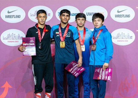 مدال طلای آسیا بر گردن فرنگی کار فارسی