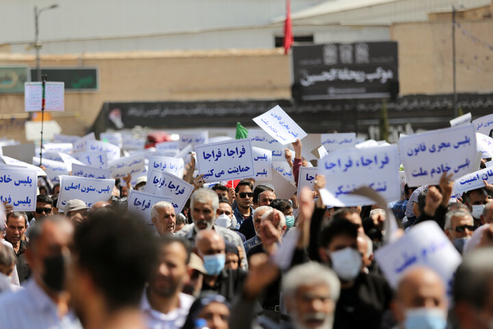 راهپیمایی نمازگزاران شیراز در محکومیت اغتشاشات و حمایت از پلیس