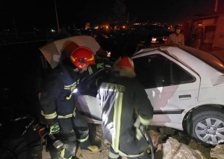مهار آتش‌سوزی کامیون حامل خودروهای سواری در شیراز