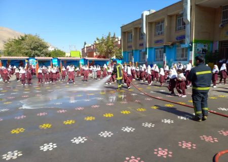 آغاز آموزش‌های اصول ایمنی و آتش نشانی در مدارس شیراز