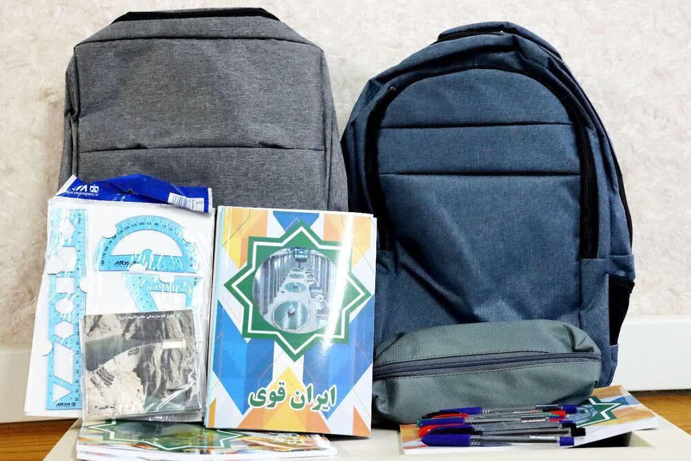 توزیع بسته‌های فرهنگی بین دانش‌آموزان تحت حمایت کمیته امداد فارس