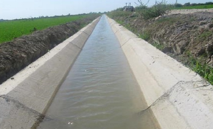 تکمیل یک کانال آبرسان کشاورزی در بیضا