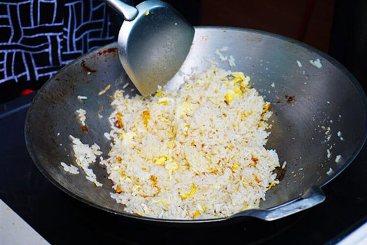 رابطه گرم کردن مکرر برنج با مسمومیت!