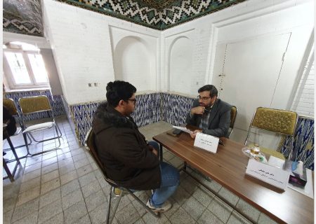 پاسخگویی رئیس جهاد دانشگاهی فارس در دومین میز خدمت ویژه جوانان و دانشجویان