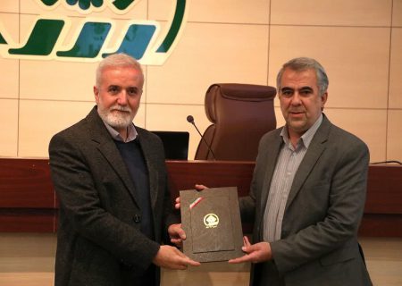 لوح تقدیر وزیر کشور به شهردار شیراز اعطا شد