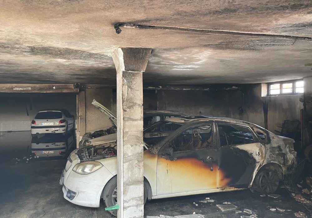 مهار آتش در پارکینگ یک آپارتمان در شیراز/نجات ۱۵ نفر از ساکنان