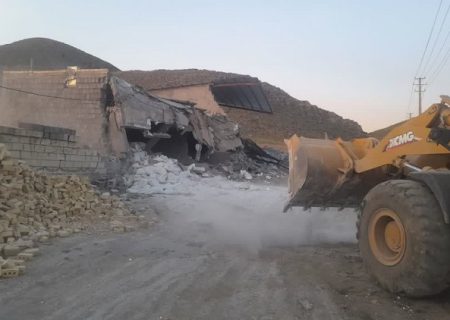 ساخت و سازهای غیرمجاز در اراضی کشاورزی بیضا تخریب شد