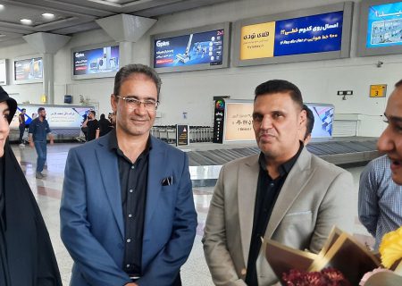 استقبال دو عضو شورا و شهردار منطقه ۵ از بانوی ورزشکار شیرازی