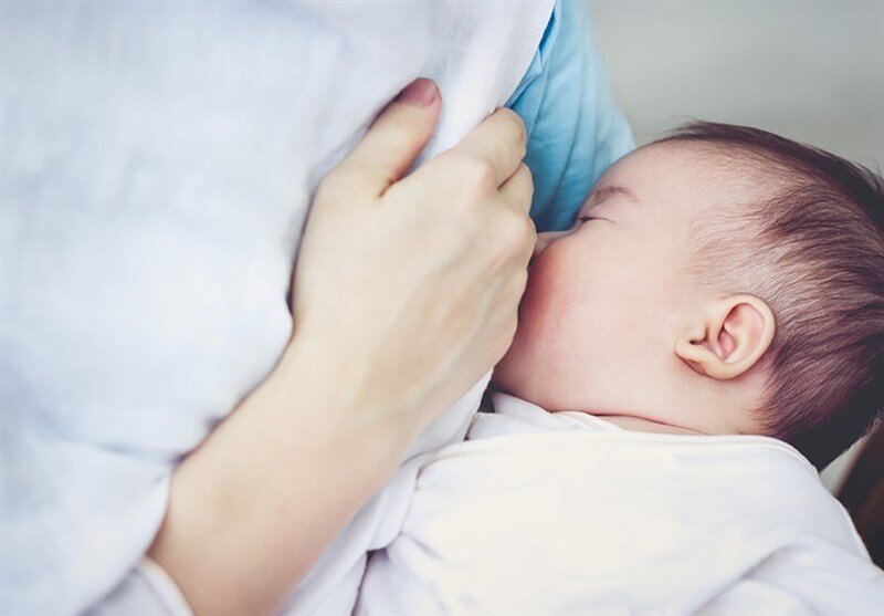 تغذیه نوزاد با شیرمادر موجب تامین سلامتی روانی نوزاد می‌شود