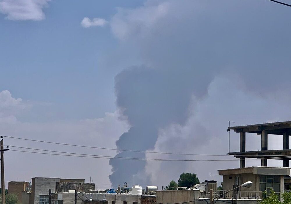 آتش سوزی سنگین نیزارها در جنوب شیراز/اطفاء حریق هوایی در حال بررسی