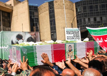 مقاومت مردم ایران در مقابل دشمن، همیشه استمرار دارد
