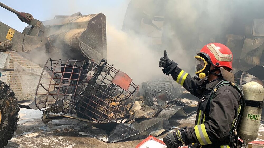 جزییات آتش‌سوزی کارخانه فوم شیراز/عملیات اطفاء ادامه دارد