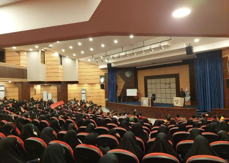 اجتماع ۵۰۰ نفری دانشجویان بسیجی فارس در قالب دوره خط امام(ره)