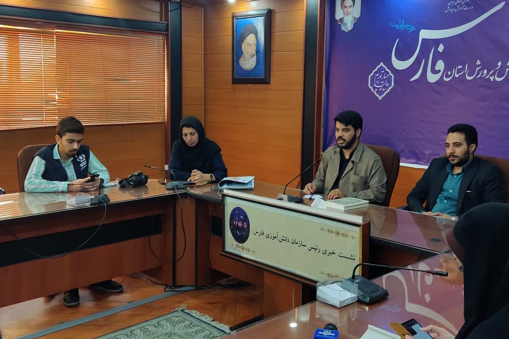 ‌مدرسه فضای مجازی با رویکرد فرهنگی و تربیتی در فارس/ رکورد عضویت در سازمان دانش‌آموزی فارس شکسته شد