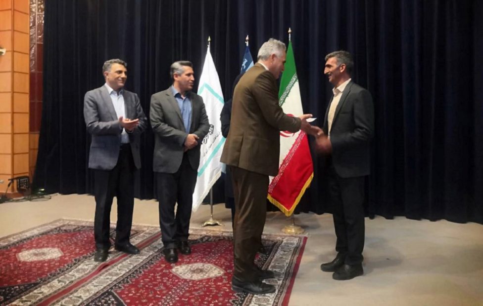 جایزه برنده توپ طلای جام جهانی همراه اول در مخابرات منطقه فارس اهدا شد