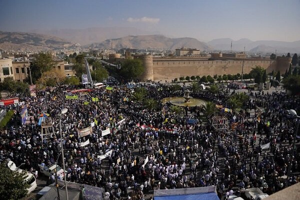 تجمع مردم در روز جهانی مبارزه با استکبار در ۱۵۰ نقطه استان فارس