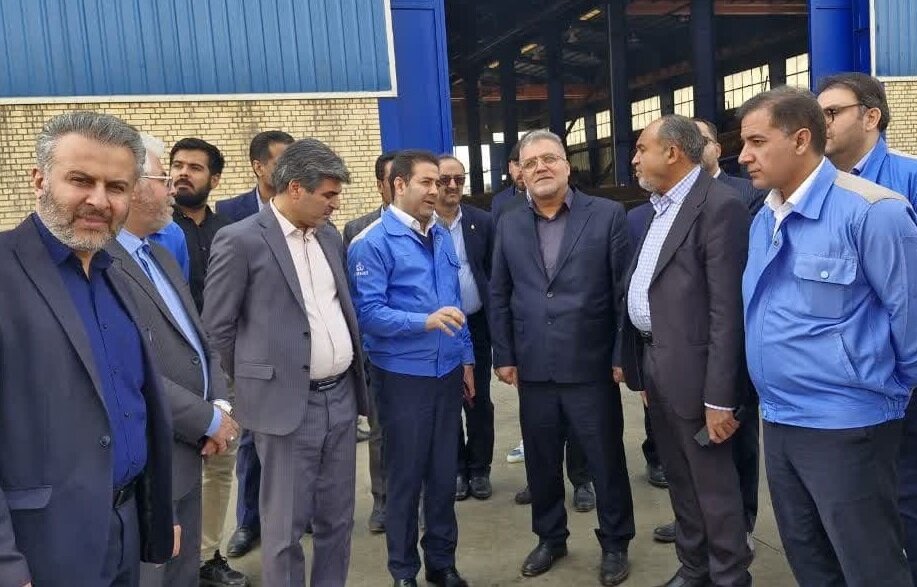 رفع مشکلات ۵ واحد تولیدی در شیراز / مهم‌ترین سرمایه بخش صنعت، نیروی انسانی توانمند است