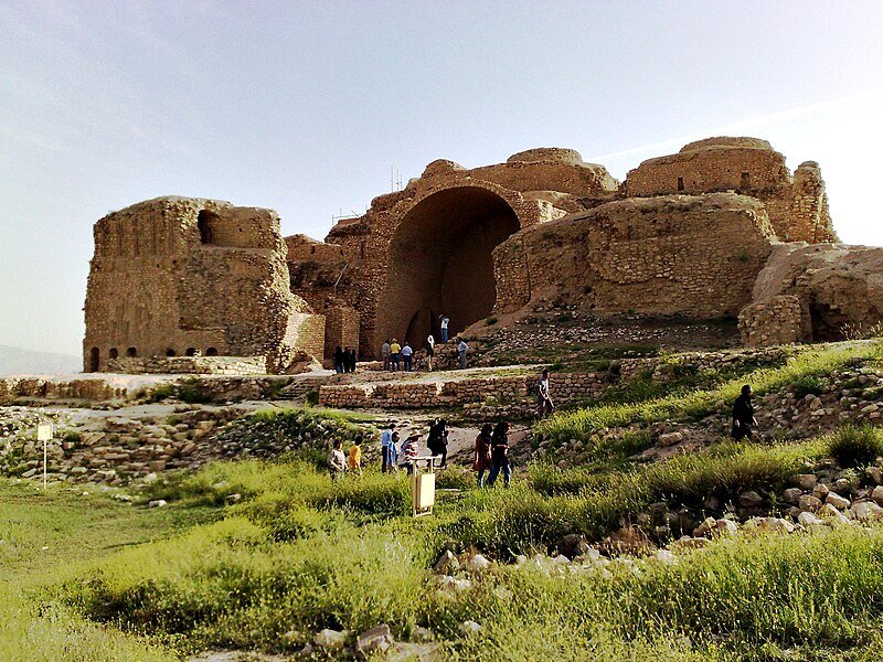 هنر معماری ساسانیان را در کاخ اردشیر بابکان ببینید