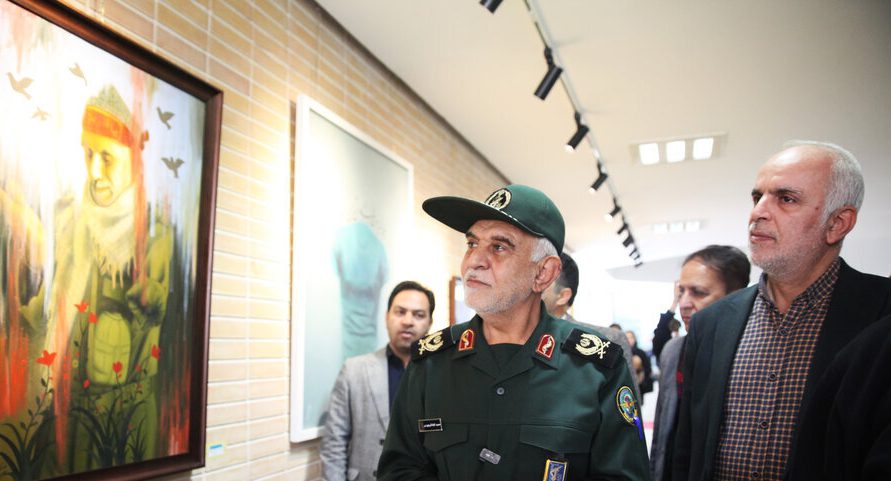 نمایشگاه هنرهای تجسمی ایثار منطقه ۵ کشور در شیراز افتتاح شد