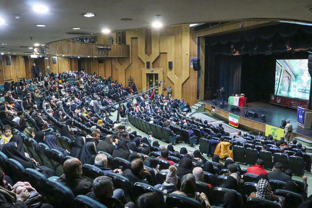 تالار حافظ شیراز میزبان علاقه‌مندان به فوتبال می‌شود