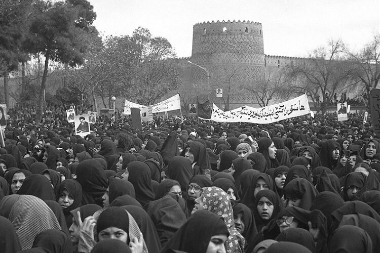 هم‌پای انقلاب در نقاط مرکزی شیراز