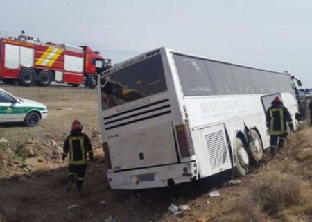 واژگونی اتوبوس در محور سروستان – شیراز، ۱۵ مصدوم برجای گذاشت