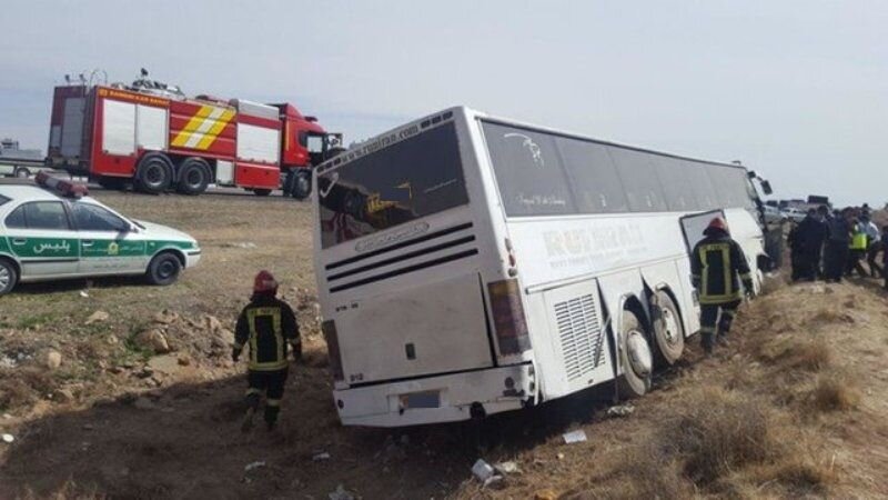 واژگونی اتوبوس در محور سروستان – شیراز، ۱۵ مصدوم برجای گذاشت