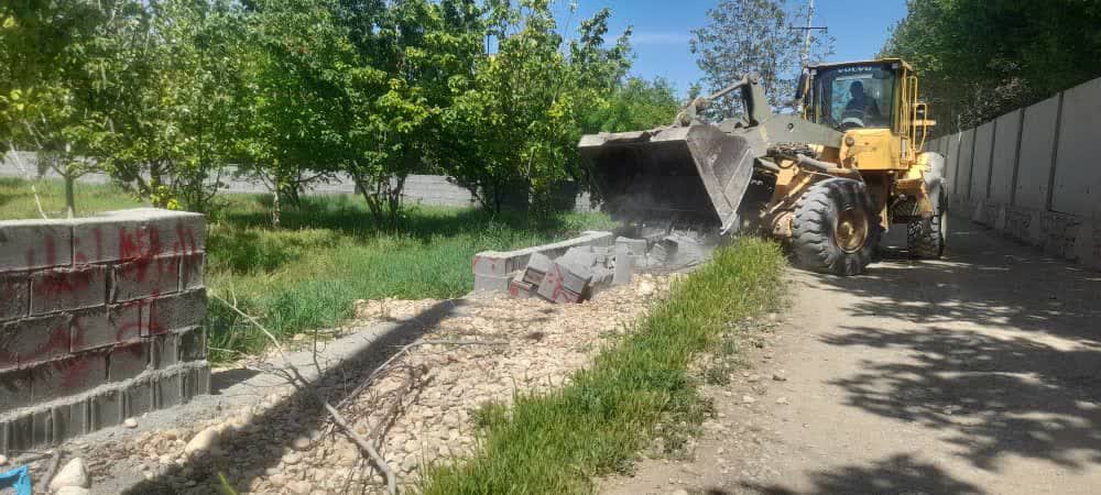 تخریب ۲۸ سازه غیرمجاز در اراضی کشاورزی شهرستان بیضا