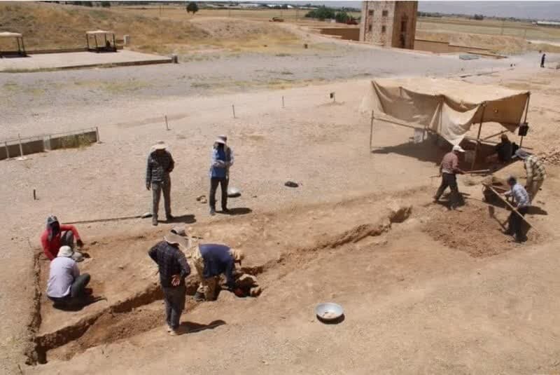 شناسایی یک چاه تاریخی در نقش رستم / مسیر جویبارهای فصلی پاکسازی شد