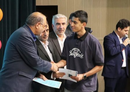 دانش‌آموزان ممتاز شاهد و ایثارگر شیراز تقدیر شدند