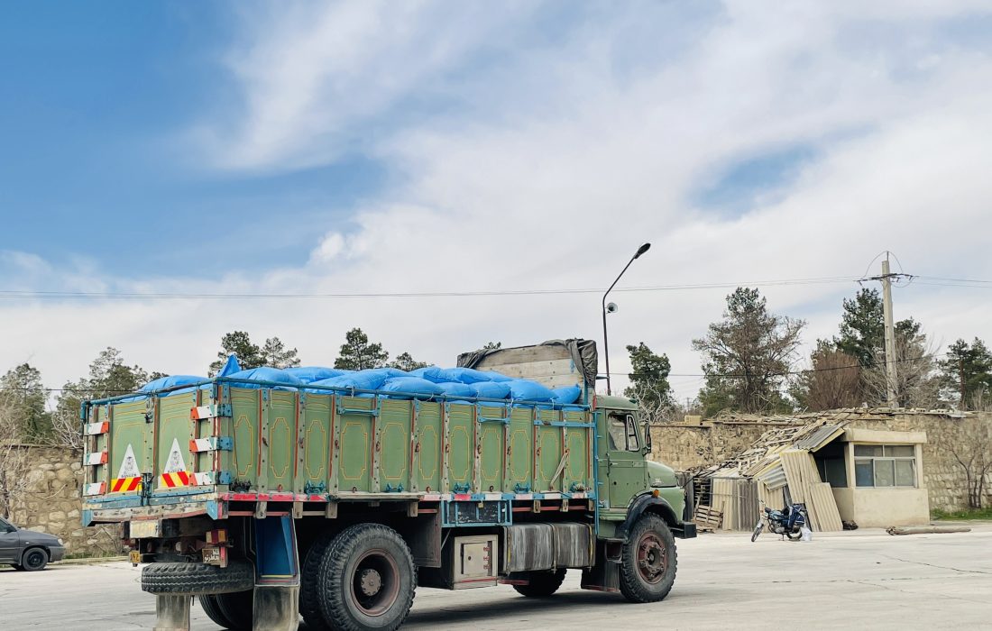 در نیمسال نخست سال جاری بیش از یک هزار تن انواع کود کشاورزی از سهمیه مصوب شرکت خدمات حمایتی کشاورزی استان فارس بین انبار کارگزاران در سطح شهرستان رستم توزیع شد