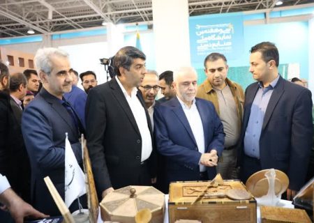 هنرمندان صنایع دستی خانواده‌های ایثارگران حمایت می‌شوند