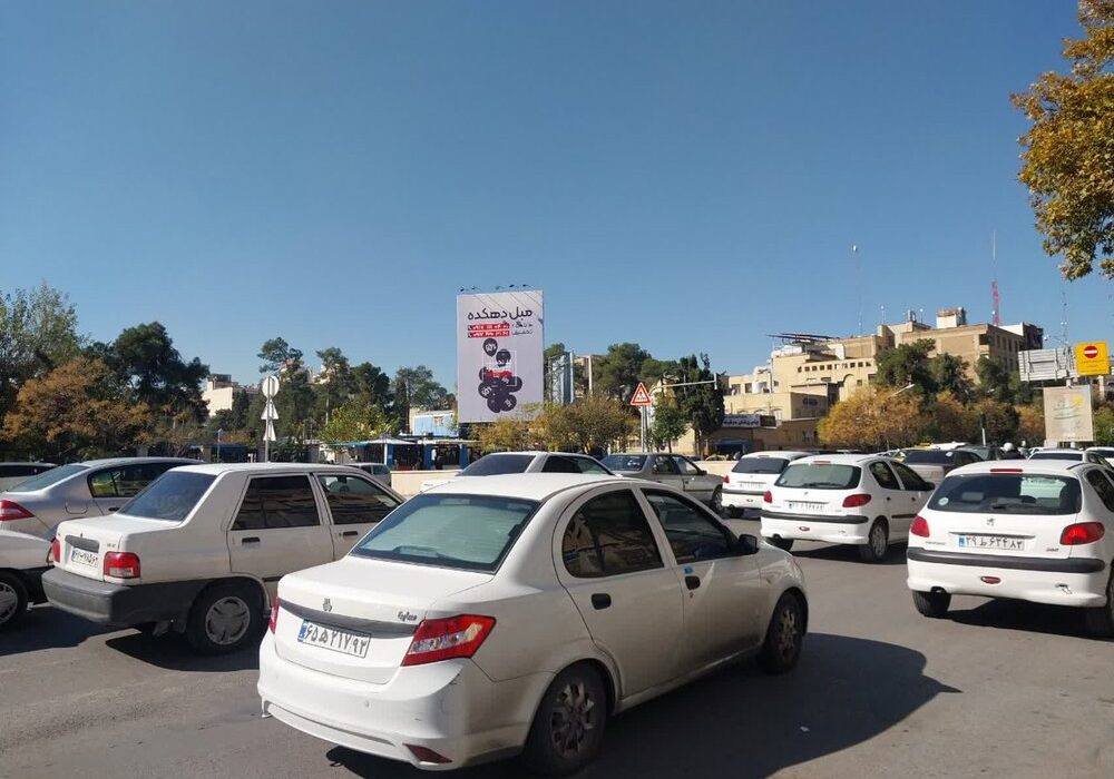 فعالیت ۵۰۰۰ مطب پزشک تنها در یک خیابان در شیراز