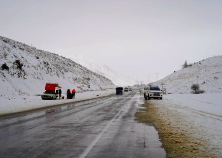 بارش برف و باران در ۹ محور مواصلاتی فارس / مشکلی در تردد وجود ندارد