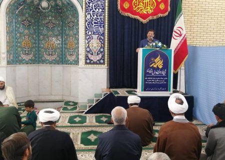 حضور مدیر مخابرات منطقه فارس در نماز جمعه شهرستان سروستان