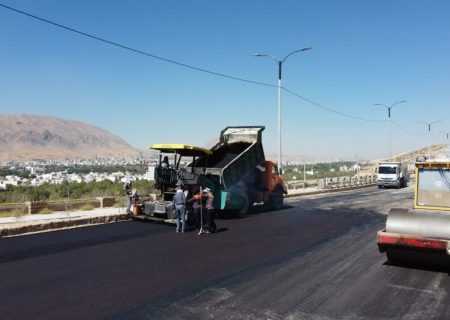 تداوم جهش آسفالت با اولویت مناطق کم برخوردار شیراز