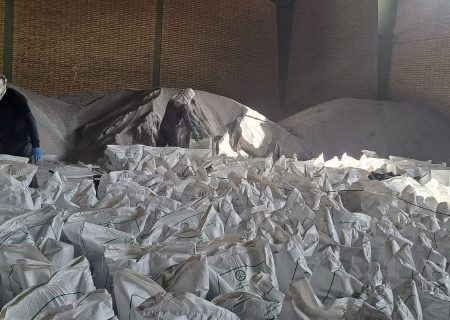 مقدار ۵۴ تن کود کشاورزی دی آمونیوم فسفات جهت توزیع بین انبار کارگزاران به شهرستان بوانات ارسال شد