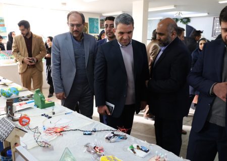 موضوعات کلیدی انقلاب اسلامی را به دانش‌آموزان منتقل کنیم