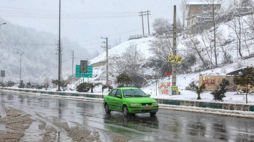 ۷ محور مواصلاتی فارس هم‌اکنون برفی یا بارانی هستند