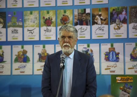 نهادینه کردن فرهنگ کتابخوانی به توسعه کشور کمک خواهد کرد